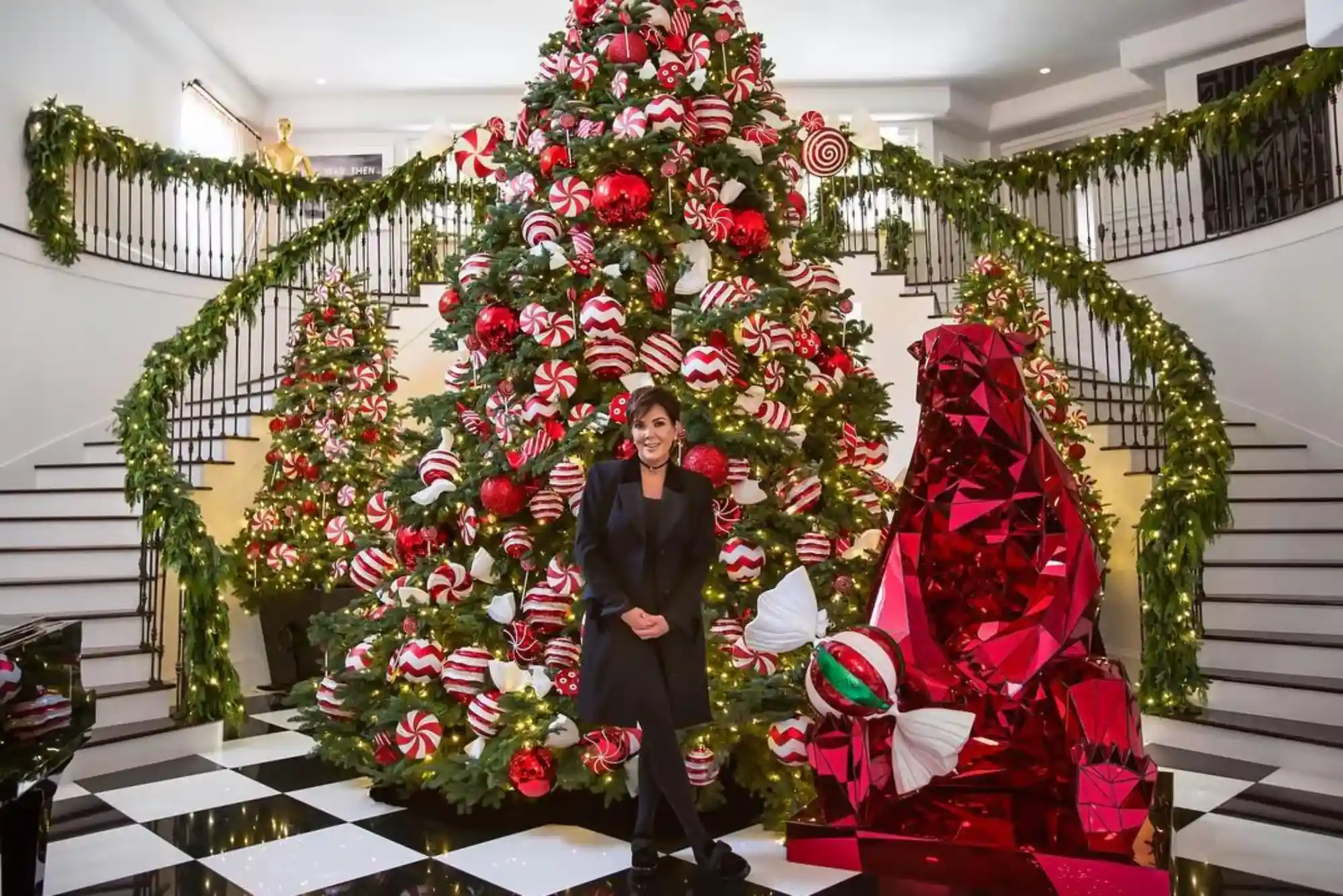 kim kardashian christmas decorations (3)